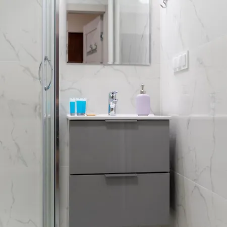 Metro Wawrzyszew Comfort By Bookinghost Apartment *